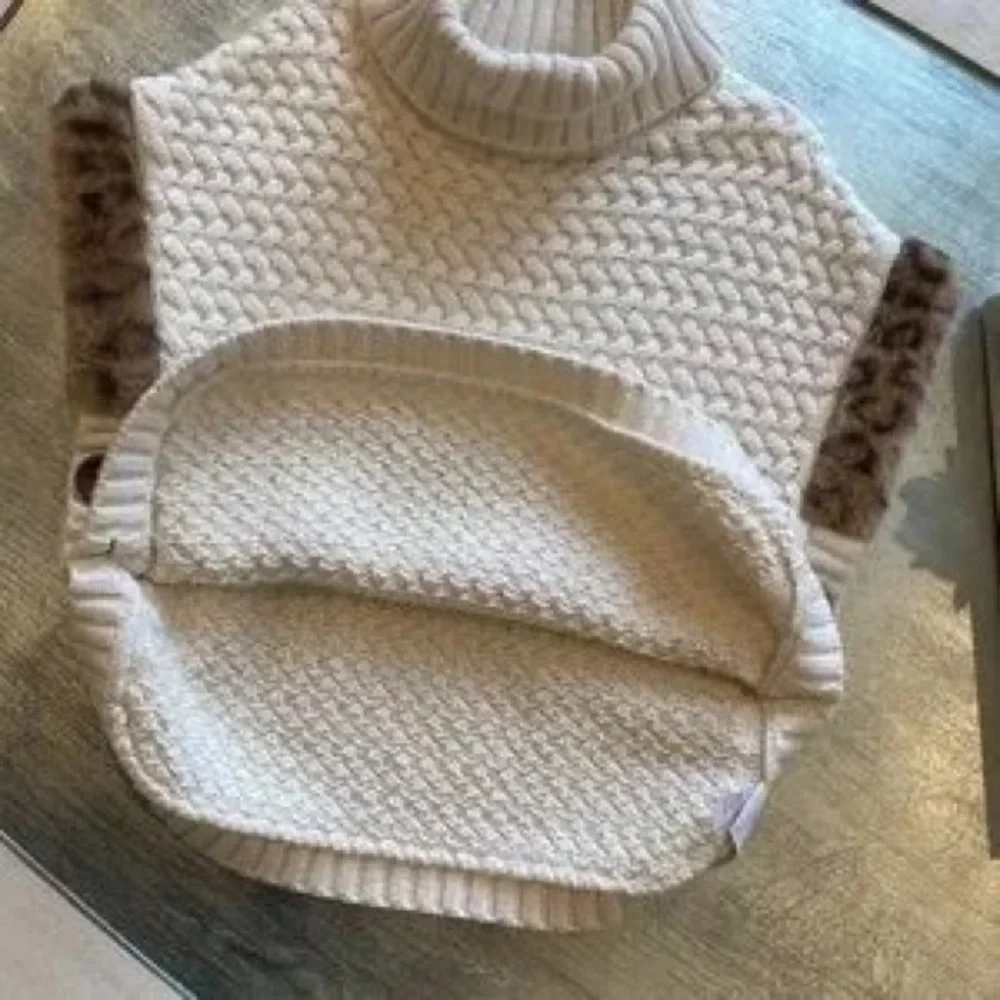 ASPEN GIRLS COTTON SWEATER PONCHO. OFF WHITE . SIZE 7-8